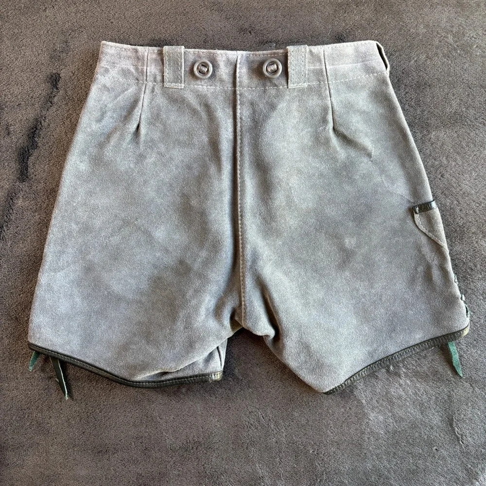 VTG 1970's Gray Suede Lenderhosen Shorts‎ 22